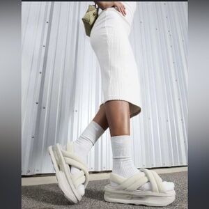 Nike Air Max Isla platform sandal SS24 retails for $100. MAKE OFFERS!!!